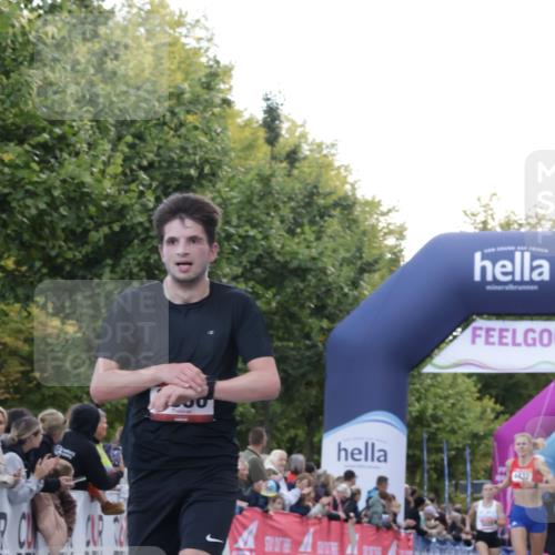 06.09.2026 - CURREX Alsterlauf Yannick Fuchs http://msf.ph/oto/10130363 06.09.2026 09:38:10 Ziel 2562, 3866, 4176, 4432, 5658, 6003 meine-sportfotos.de