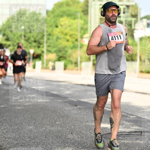 06.09.2026 - CURREX Alsterlauf Dr. Thomas Lammeyer http://msf.ph/oto/10130467 06.09.2026 09:52:52 Laufen 4111 meine-sportfotos.de