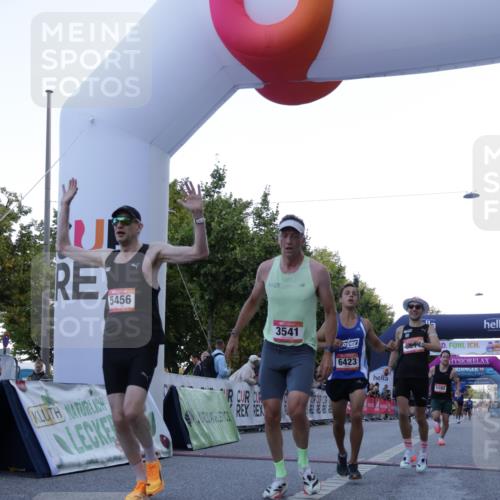 06.09.2026 - CURREX Alsterlauf Yannick Fuchs http://msf.ph/oto/10130756 06.09.2026 09:38:33 Ziel 2214, 2326, 3541, 5193, 5456, 5619, 5687, 6101, 6423, 8274 meine-sportfotos.de