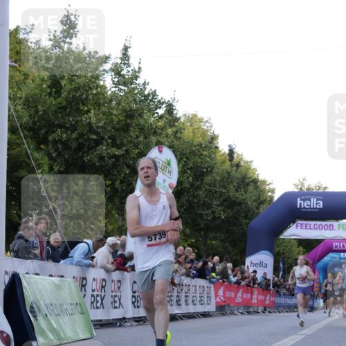 06.09.2026 - CURREX Alsterlauf Yannick Fuchs http://msf.ph/oto/10130854 06.09.2026 09:38:45 Ziel 2326, 3817, 5469, 5739, 6260, 8010, 8013 meine-sportfotos.de