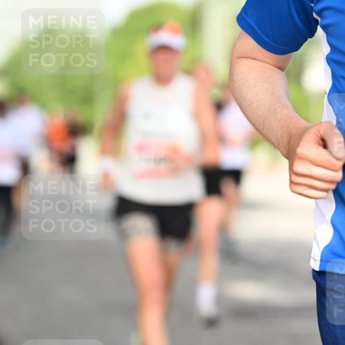 06.09.2026 - CURREX Alsterlauf Dr. Thomas Lammeyer http://msf.ph/oto/10130915 06.09.2026 09:53:39 Laufen 47 meine-sportfotos.de
