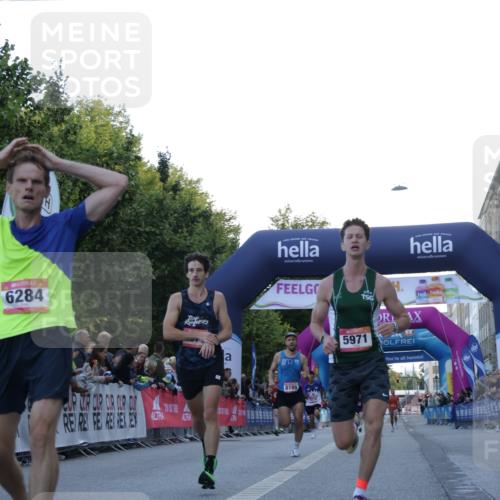 06.09.2026 - CURREX Alsterlauf Yannick Fuchs http://msf.ph/oto/10130931 06.09.2026 09:38:51 Ziel 2371, 3817, 5469, 5739, 5971, 6284, 8010, 8199 meine-sportfotos.de