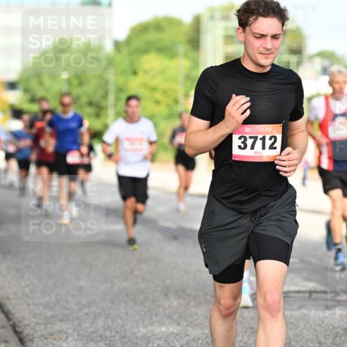 06.09.2026 - CURREX Alsterlauf Dr. Thomas Lammeyer http://msf.ph/oto/10131140 06.09.2026 09:54:07 Laufen 3712 meine-sportfotos.de