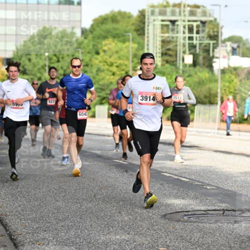 06.09.2026 - CURREX Alsterlauf Dr. Thomas Lammeyer http://msf.ph/oto/10131152 06.09.2026 09:54:08 Laufen 5318, 59, 823, 6042, 3914, 3514 meine-sportfotos.de