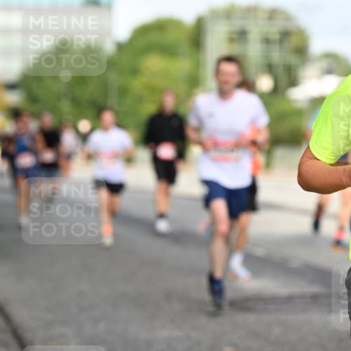 06.09.2026 - CURREX Alsterlauf Dr. Thomas Lammeyer http://msf.ph/oto/10131305 06.09.2026 09:54:32 Laufen 340 meine-sportfotos.de
