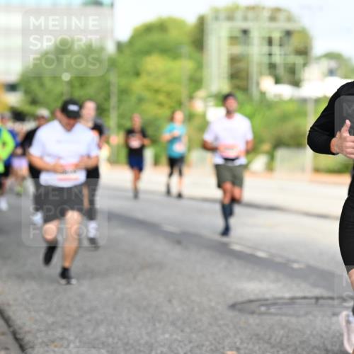06.09.2026 - CURREX Alsterlauf Dr. Thomas Lammeyer http://msf.ph/oto/10131385 06.09.2026 09:54:39 Laufen 4864 meine-sportfotos.de