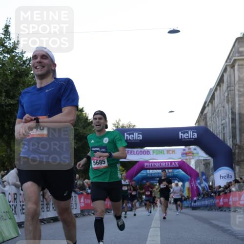 06.09.2026 - CURREX Alsterlauf Yannick Fuchs http://msf.ph/oto/10131472 06.09.2026 09:39:19 Ziel 2948, 4074, 4698, 5685, 5967 meine-sportfotos.de