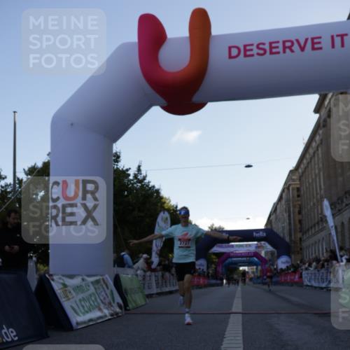06.09.2026 - CURREX Alsterlauf Yannick Fuchs http://msf.ph/oto/10131843 06.09.2026 09:39:35 Ziel 2727, 2739, 3270, 3972, 4163, 4380, 5334, 5339, 5803 meine-sportfotos.de
