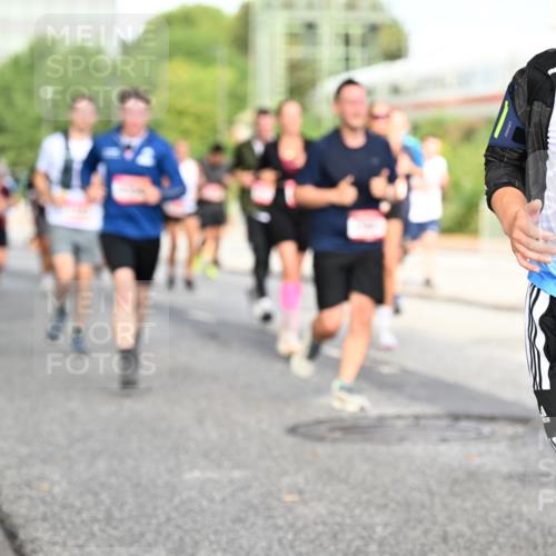 06.09.2026 - CURREX Alsterlauf Dr. Thomas Lammeyer http://msf.ph/oto/10132021 06.09.2026 09:55:51 Laufen 3425 meine-sportfotos.de
