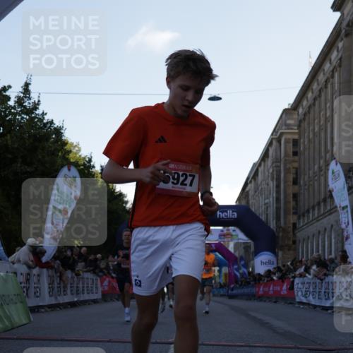 06.09.2026 - CURREX Alsterlauf Yannick Fuchs http://msf.ph/oto/10132073 06.09.2026 09:39:52 Ziel 2858, 3667, 3731, 3928, 4245, 4502, 5134, 5152, 5404, 5927, 5996, 6066, 6261, 8012, 8254 meine-sportfotos.de