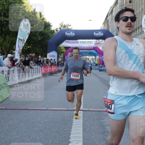 06.09.2026 - CURREX Alsterlauf Yannick Fuchs http://msf.ph/oto/10132178 06.09.2026 09:40:09 Ziel 2211, 2831, 3300, 5150, 5925 meine-sportfotos.de