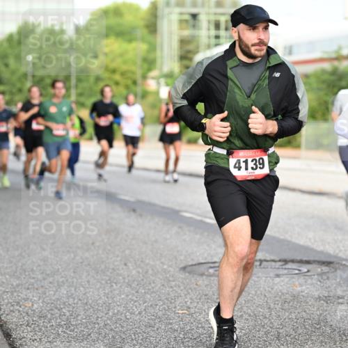 06.09.2026 - CURREX Alsterlauf Dr. Thomas Lammeyer http://msf.ph/oto/10132226 06.09.2026 09:56:11 Laufen 4139, 4158 meine-sportfotos.de