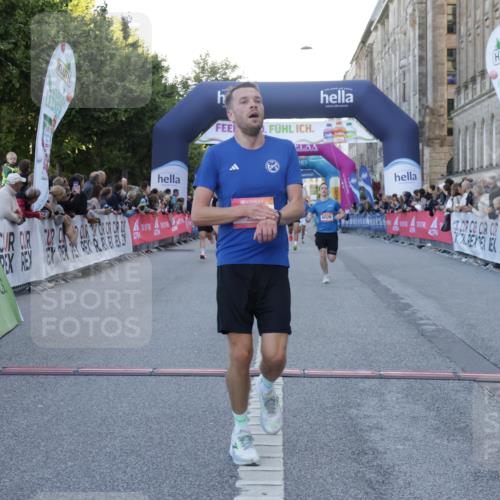 06.09.2026 - CURREX Alsterlauf Yannick Fuchs http://msf.ph/oto/10132228 06.09.2026 09:40:11 Ziel 2211, 2831, 3300, 5150, 5322, 5925, 6026 meine-sportfotos.de