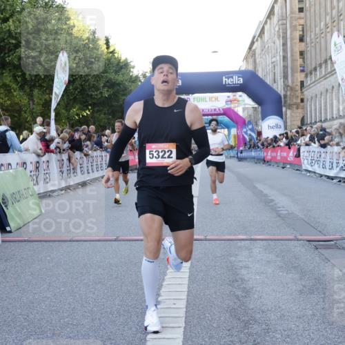 06.09.2026 - CURREX Alsterlauf Yannick Fuchs http://msf.ph/oto/10132300 06.09.2026 09:40:15 Ziel 2299, 2831, 3300, 4569, 5150, 5302, 5322, 5399, 5783, 5925, 5989, 6026, 6222 meine-sportfotos.de