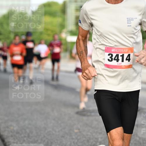 06.09.2026 - CURREX Alsterlauf Dr. Thomas Lammeyer http://msf.ph/oto/10132315 06.09.2026 09:56:20 Laufen 2025, 3414 meine-sportfotos.de