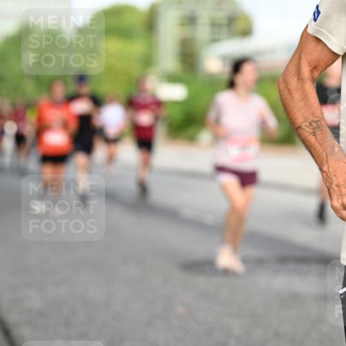 06.09.2026 - CURREX Alsterlauf Dr. Thomas Lammeyer http://msf.ph/oto/10132320 06.09.2026 09:56:21 Laufen 3 meine-sportfotos.de