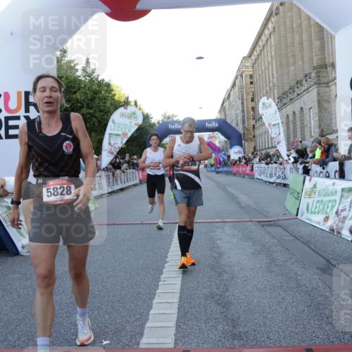 06.09.2026 - CURREX Alsterlauf Yannick Fuchs http://msf.ph/oto/10132423 06.09.2026 09:40:22 Ziel 2299, 3990, 4569, 4636, 5302, 5322, 5399, 5783, 5828, 5852, 5989, 6026, 6222 meine-sportfotos.de