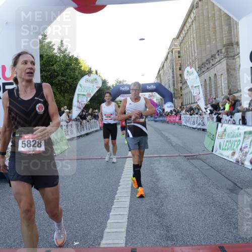 06.09.2026 - CURREX Alsterlauf Yannick Fuchs http://msf.ph/oto/10132430 06.09.2026 09:40:22 Ziel 2299, 3990, 4569, 4636, 5302, 5322, 5399, 5783, 5828, 5852, 5989, 6026, 6222 meine-sportfotos.de