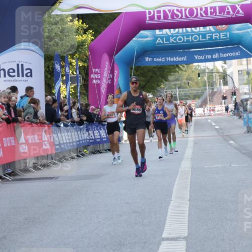 06.09.2026 - CURREX Alsterlauf Yannick Fuchs http://msf.ph/oto/10132486 06.09.2026 09:40:27 Ziel 3990, 4636, 5783, 5828, 5852, 6222 meine-sportfotos.de