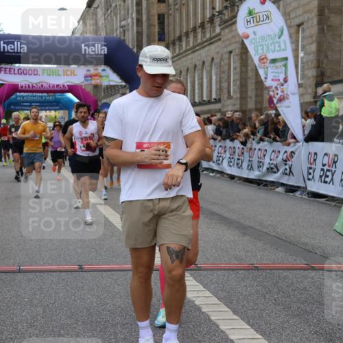 06.09.2026 - CURREX Alsterlauf Strokosch-Dieckow http://msf.ph/oto/10132493 06.09.2026 09:53:28 Ziel 2460, 2536, 2554, 2561, 2666, 2766, 3065, 3205, 3395, 3396, 3531, 3953, 4620, 4749, 4808, 4945, 4980, 5029, 5133, 5546, 5822, 5839, 8006 meine-sportfotos.de