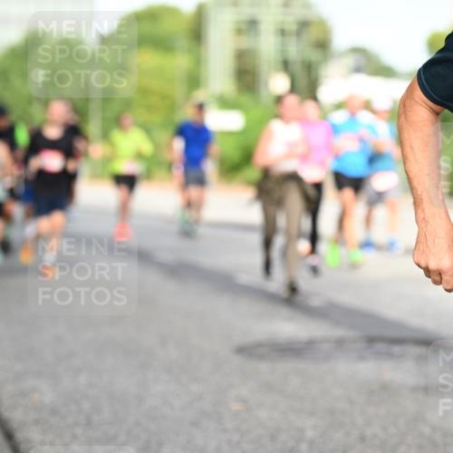 06.09.2026 - CURREX Alsterlauf Dr. Thomas Lammeyer http://msf.ph/oto/10132496 06.09.2026 09:56:39 Laufen 5 meine-sportfotos.de