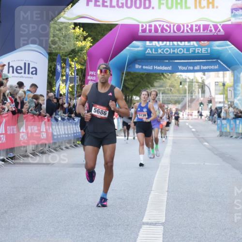 06.09.2026 - CURREX Alsterlauf Yannick Fuchs http://msf.ph/oto/10132555 06.09.2026 09:40:30 Ziel 3990, 5686, 5852 meine-sportfotos.de
