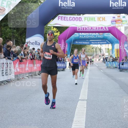06.09.2026 - CURREX Alsterlauf Yannick Fuchs http://msf.ph/oto/10132573 06.09.2026 09:40:32 Ziel 5138, 5686, 5852 meine-sportfotos.de