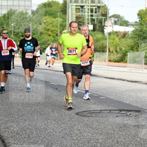 06.09.2026 - CURREX Alsterlauf Dr. Thomas Lammeyer http://msf.ph/oto/10132691 06.09.2026 09:56:59 Laufen 6291, 2671, 6258, 4296 meine-sportfotos.de
