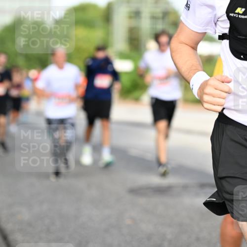 06.09.2026 - CURREX Alsterlauf Dr. Thomas Lammeyer http://msf.ph/oto/10132828 06.09.2026 09:57:12 Laufen 618 meine-sportfotos.de