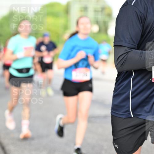 06.09.2026 - CURREX Alsterlauf Dr. Thomas Lammeyer http://msf.ph/oto/10133037 06.09.2026 09:57:33 Laufen 6353 meine-sportfotos.de