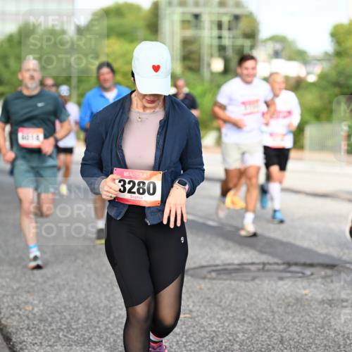 06.09.2026 - CURREX Alsterlauf Dr. Thomas Lammeyer http://msf.ph/oto/10133325 06.09.2026 09:58:02 Laufen 3280 meine-sportfotos.de