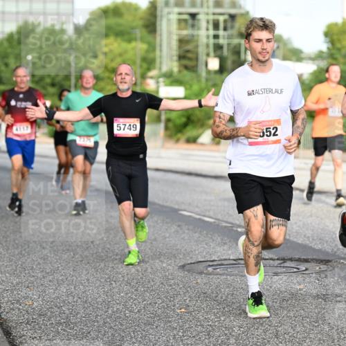 06.09.2026 - CURREX Alsterlauf Dr. Thomas Lammeyer http://msf.ph/oto/10133442 06.09.2026 09:58:18 Laufen 5749, 4117, 1174, 52, 5265 meine-sportfotos.de