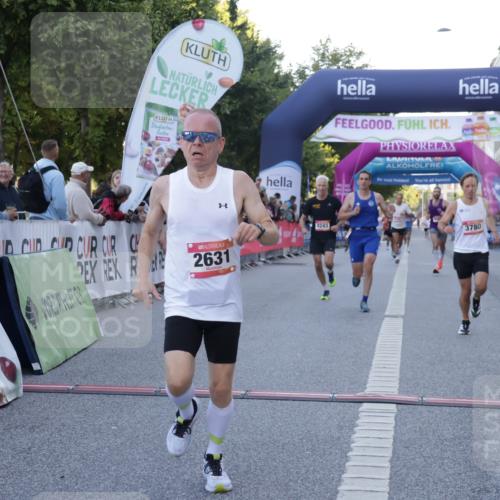 06.09.2026 - CURREX Alsterlauf Yannick Fuchs http://msf.ph/oto/10133528 06.09.2026 09:41:09 Ziel 2631, 3780, 3997, 4172, 4243, 5623, 6024, 6080, 8061 meine-sportfotos.de