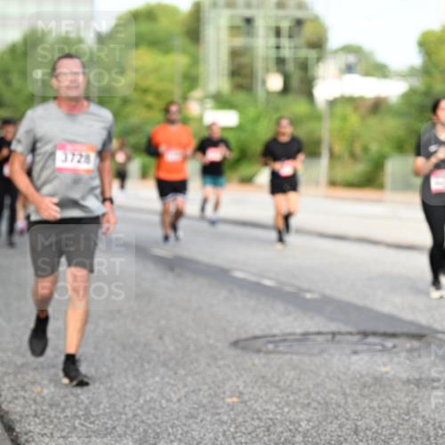 06.09.2026 - CURREX Alsterlauf Dr. Thomas Lammeyer http://msf.ph/oto/10133573 06.09.2026 09:58:30 Laufen 3728 meine-sportfotos.de