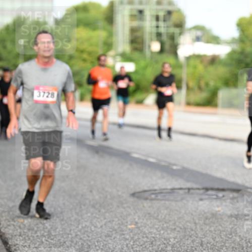 06.09.2026 - CURREX Alsterlauf Dr. Thomas Lammeyer http://msf.ph/oto/10133574 06.09.2026 09:58:31 Laufen 3728 meine-sportfotos.de