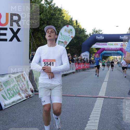 06.09.2026 - CURREX Alsterlauf Yannick Fuchs http://msf.ph/oto/10133674 06.09.2026 09:41:22 Ziel 3053, 4342, 4705, 5105, 5514, 5541, 5673, 6132, 6135 meine-sportfotos.de
