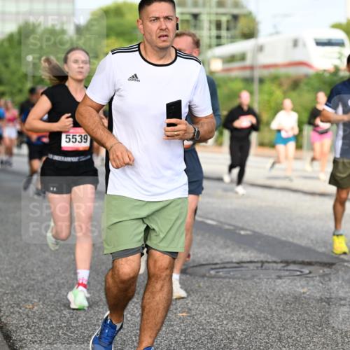 06.09.2026 - CURREX Alsterlauf Dr. Thomas Lammeyer http://msf.ph/oto/10133949 06.09.2026 09:59:06 Laufen 5539, 3521 meine-sportfotos.de