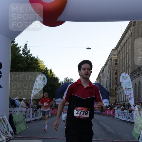 06.09.2026 - CURREX Alsterlauf Yannick Fuchs http://msf.ph/oto/10134003 06.09.2026 09:41:41 Ziel 3201, 3779, 4125, 4483, 4515, 5991 meine-sportfotos.de