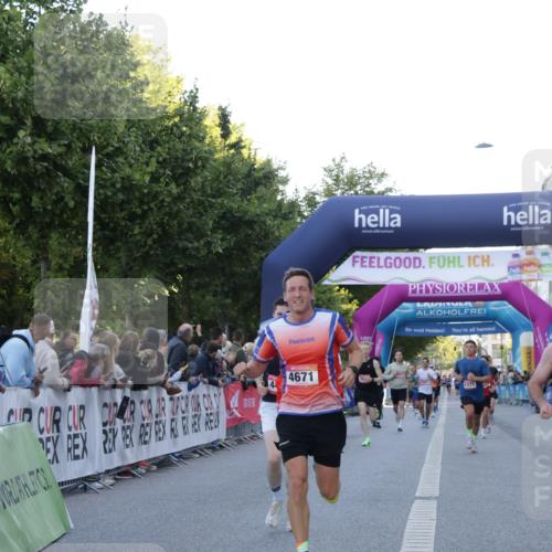 06.09.2026 - CURREX Alsterlauf Yannick Fuchs http://msf.ph/oto/10134097 06.09.2026 09:41:52 Ziel 2319, 2608, 4470, 4671 meine-sportfotos.de