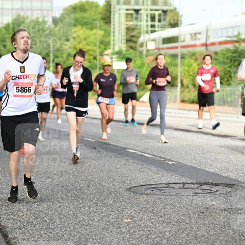 06.09.2026 - CURREX Alsterlauf Dr. Thomas Lammeyer http://msf.ph/oto/10134213 06.09.2026 09:59:27 Laufen 2741, 24, 5866, 86, 4454, 210, 5780, 3 meine-sportfotos.de