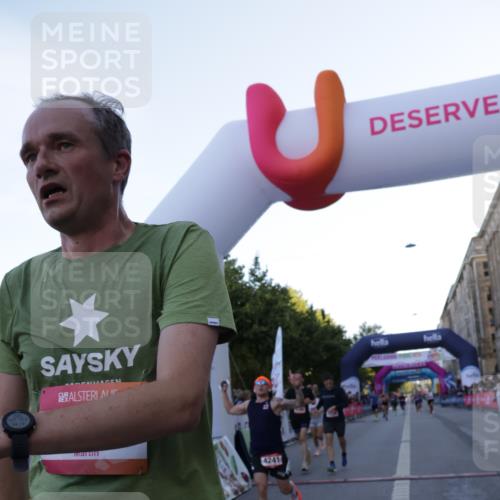 06.09.2026 - CURREX Alsterlauf Yannick Fuchs http://msf.ph/oto/10134369 06.09.2026 09:42:09 Ziel 2606, 2738, 3238, 3714, 4068, 4241, 4535, 4967, 5112, 5960, 5997, 6127, 6280 meine-sportfotos.de