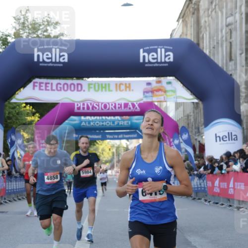 06.09.2026 - CURREX Alsterlauf Yannick Fuchs http://msf.ph/oto/10134503 06.09.2026 09:42:15 Ziel 3238, 4241, 4858, 5554, 5960, 5984, 6127, 6151, 6280, 6419, 6463 meine-sportfotos.de