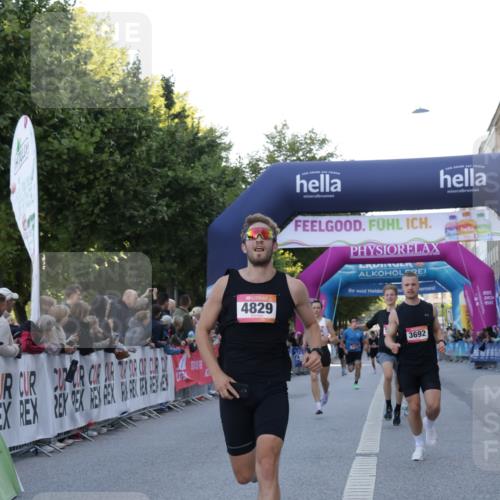 06.09.2026 - CURREX Alsterlauf Yannick Fuchs http://msf.ph/oto/10134945 06.09.2026 09:42:37 Ziel 2248, 3692, 4006, 4607, 4829, 5173, 5464, 5811, 6472 meine-sportfotos.de