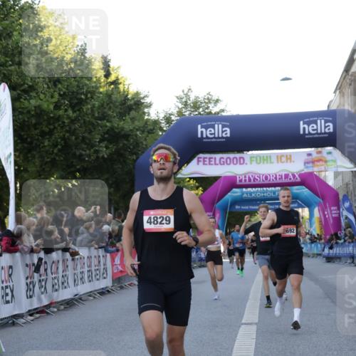 06.09.2026 - CURREX Alsterlauf Yannick Fuchs http://msf.ph/oto/10134948 06.09.2026 09:42:37 Ziel 2248, 3692, 4006, 4607, 4829, 5173, 5464, 5811, 6472 meine-sportfotos.de