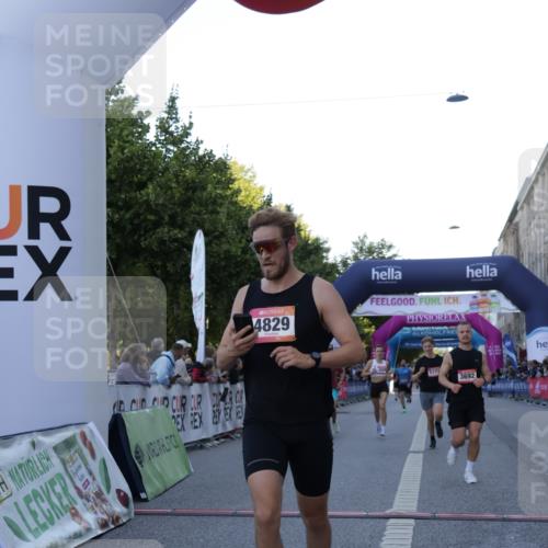 06.09.2026 - CURREX Alsterlauf Yannick Fuchs http://msf.ph/oto/10134954 06.09.2026 09:42:38 Ziel 3692, 4006, 4607, 4829, 5173, 5464, 5811, 6472 meine-sportfotos.de
