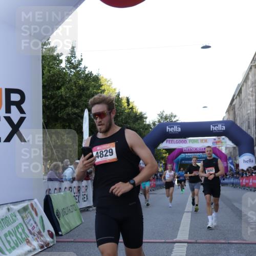 06.09.2026 - CURREX Alsterlauf Yannick Fuchs http://msf.ph/oto/10134956 06.09.2026 09:42:38 Ziel 3692, 4006, 4607, 4829, 5173, 5464, 5811, 6472 meine-sportfotos.de
