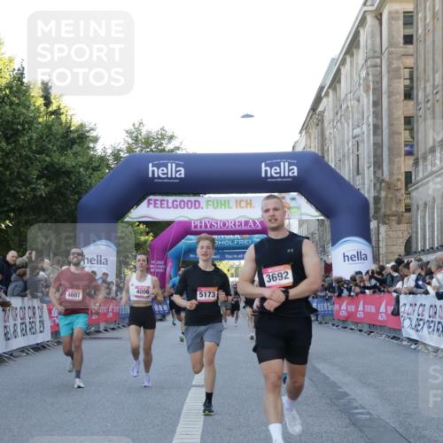 06.09.2026 - CURREX Alsterlauf Yannick Fuchs http://msf.ph/oto/10134961 06.09.2026 09:42:39 Ziel 3692, 4006, 4607, 4829, 5173, 5464, 5811 meine-sportfotos.de
