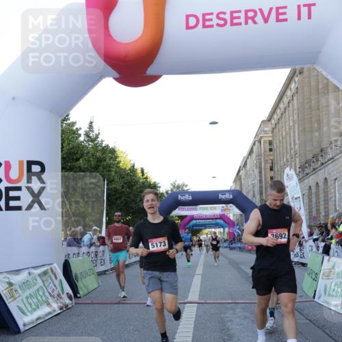 06.09.2026 - CURREX Alsterlauf Yannick Fuchs http://msf.ph/oto/10134991 06.09.2026 09:42:41 Ziel 2729, 3692, 4006, 4607, 4829, 5173, 5811, 6376 meine-sportfotos.de