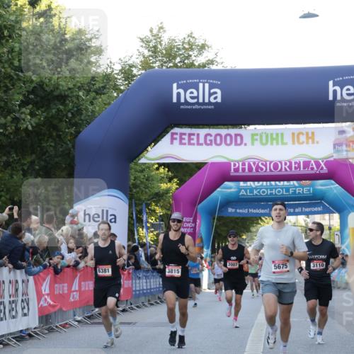 06.09.2026 - CURREX Alsterlauf Yannick Fuchs http://msf.ph/oto/10135026 06.09.2026 09:42:44 Ziel 2729, 3110, 3692, 3815, 4006, 4607, 4829, 5173, 5675, 5811, 6376, 6381 meine-sportfotos.de