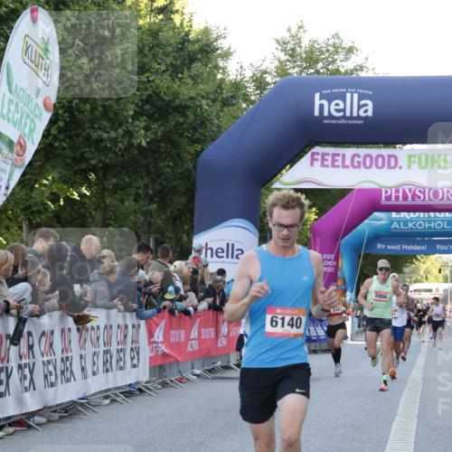 06.09.2026 - CURREX Alsterlauf Yannick Fuchs http://msf.ph/oto/10135125 06.09.2026 09:42:55 Ziel 2007, 2715, 3110, 3815, 5675, 6140, 6381, 6421 meine-sportfotos.de